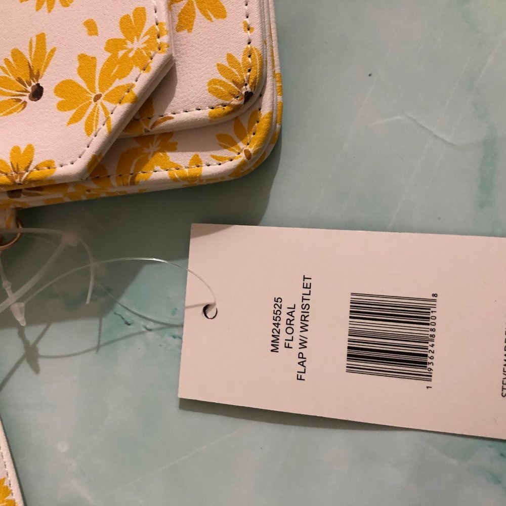 Flap Wristlet STEVE MADDEN Beautiful Yellow Floral & Functionality - Picture 8 of 16